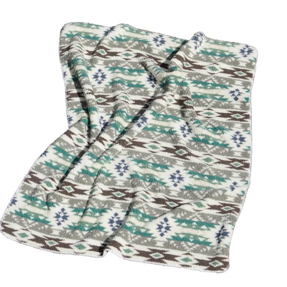 Luxe Home Decor Classic Faux Fur Throw | 1-Piece | Navajo print - grey | 50"x60" - Picture 4 of 11